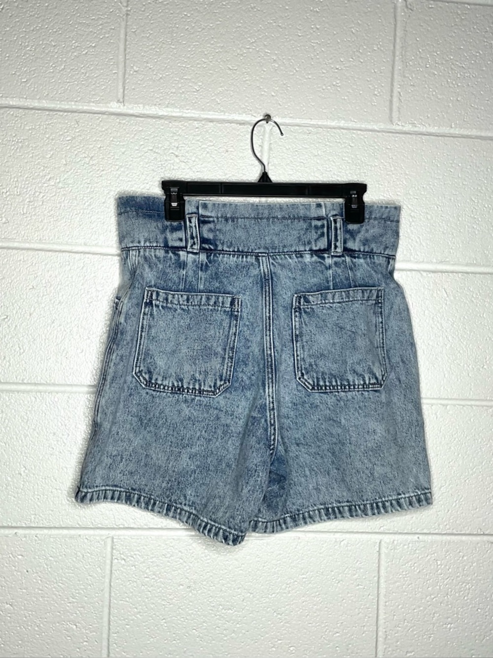 < KanCan Acid Wash Paperbag Waist Denim Shorts > - Picture 4 of 4